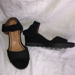 Tamaris lightweight Wedge Strap Peep toe Sandal!